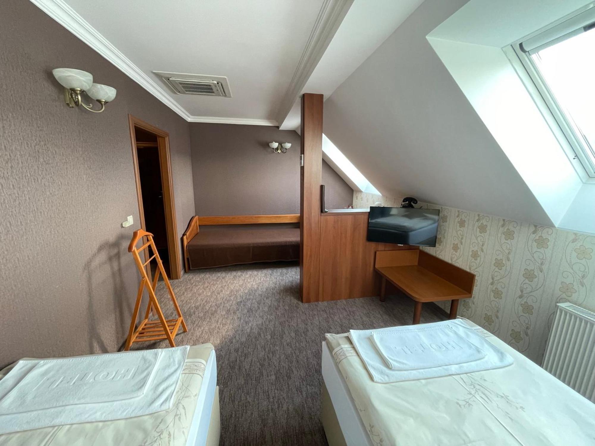 Hotel Lipa ボイニツェ エクステリア 写真