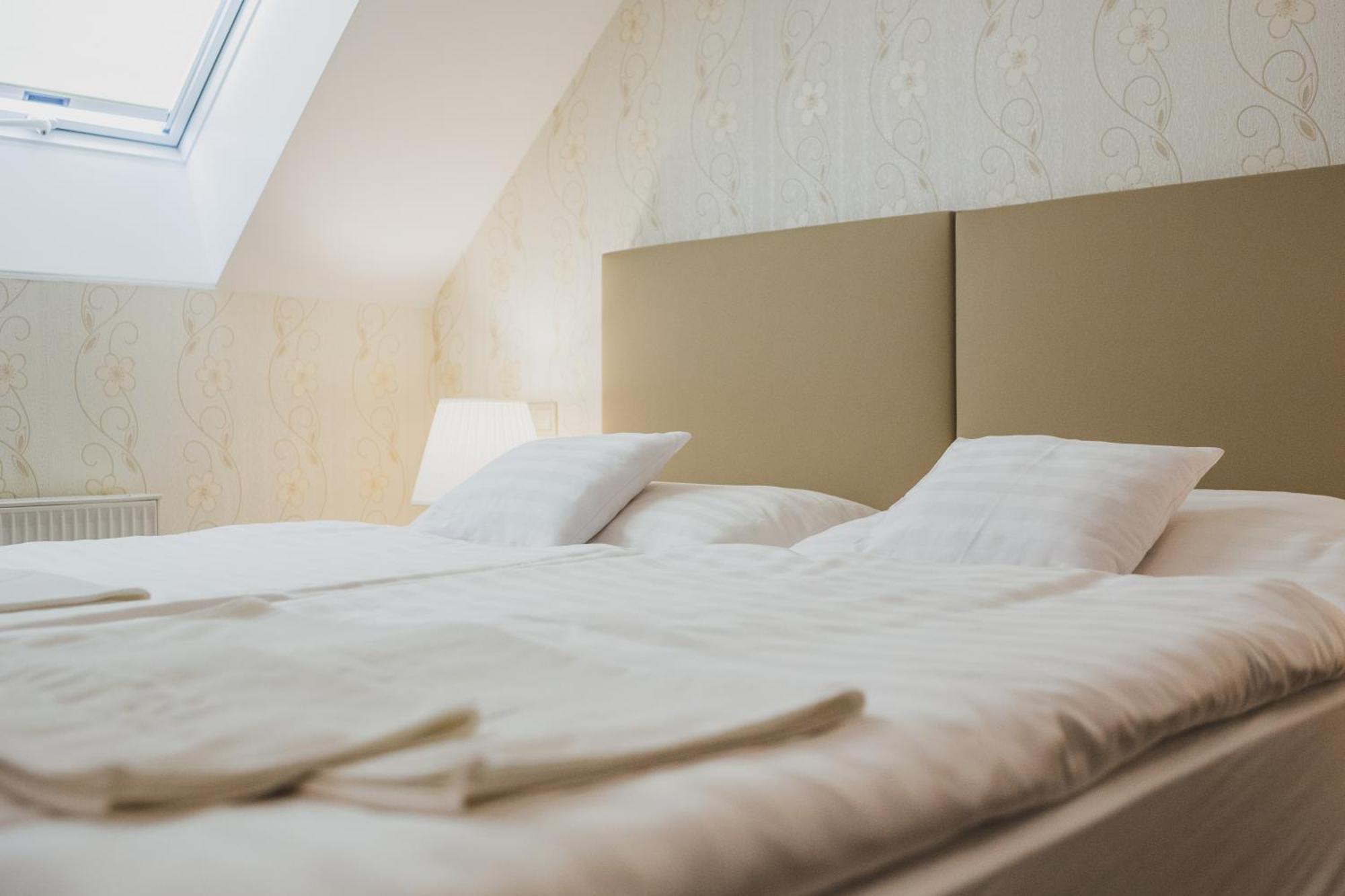 Hotel Lipa ボイニツェ エクステリア 写真