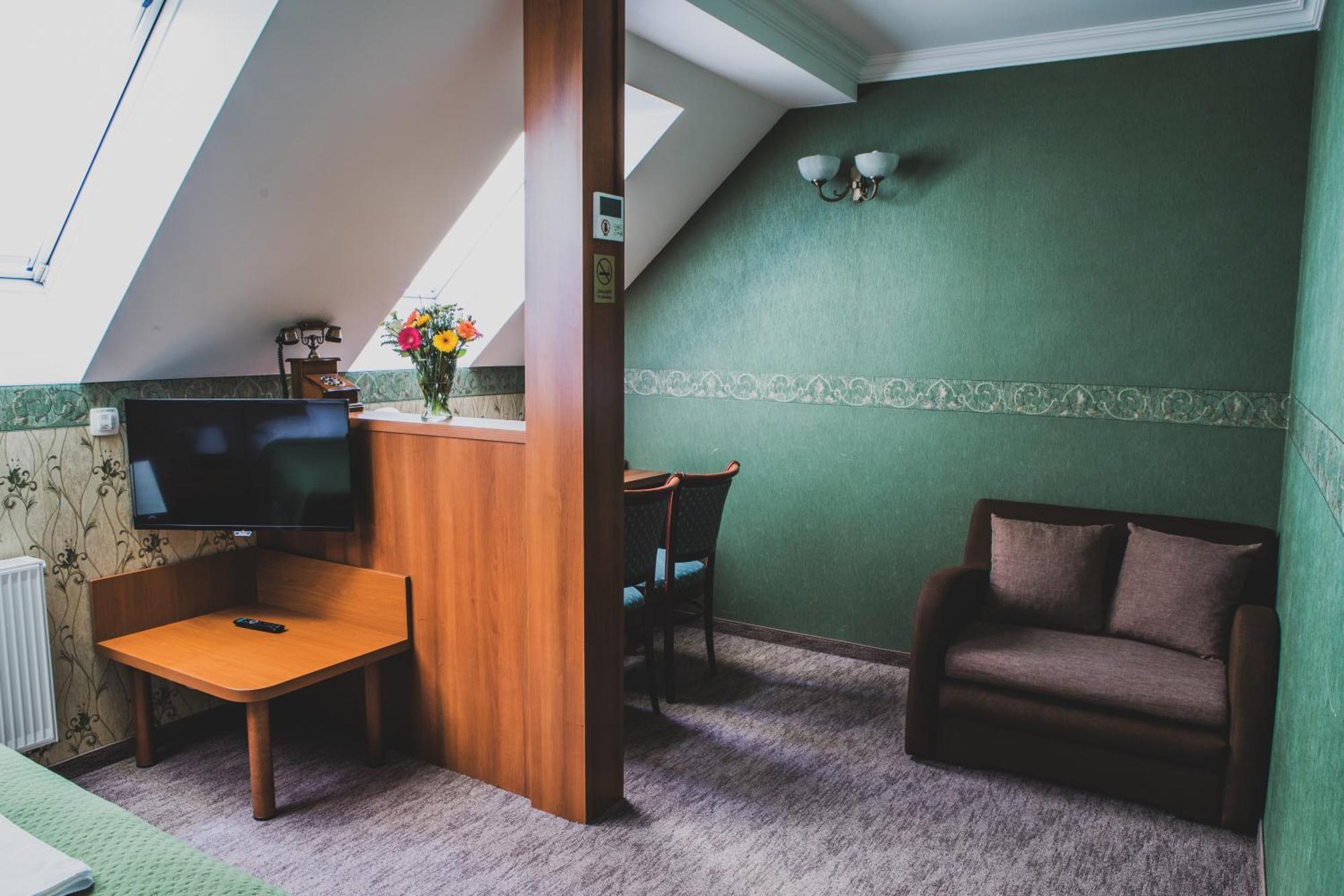 Hotel Lipa ボイニツェ エクステリア 写真