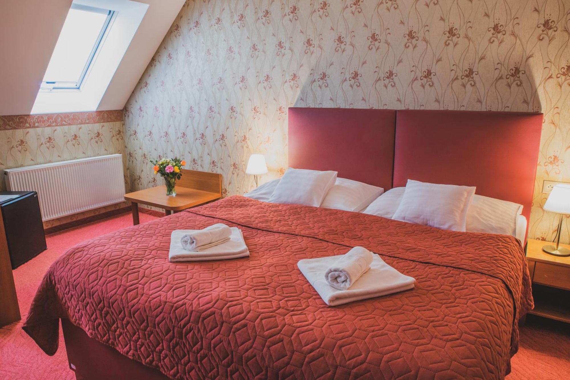 Hotel Lipa ボイニツェ エクステリア 写真
