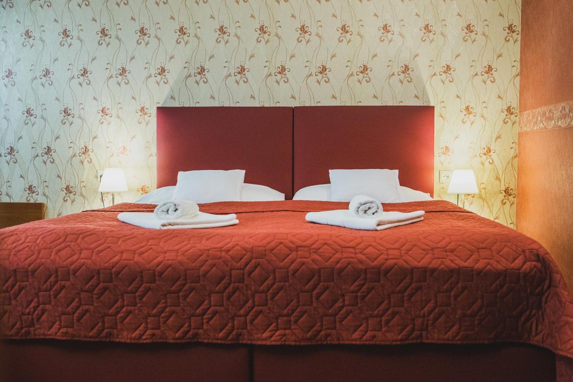 Hotel Lipa ボイニツェ エクステリア 写真