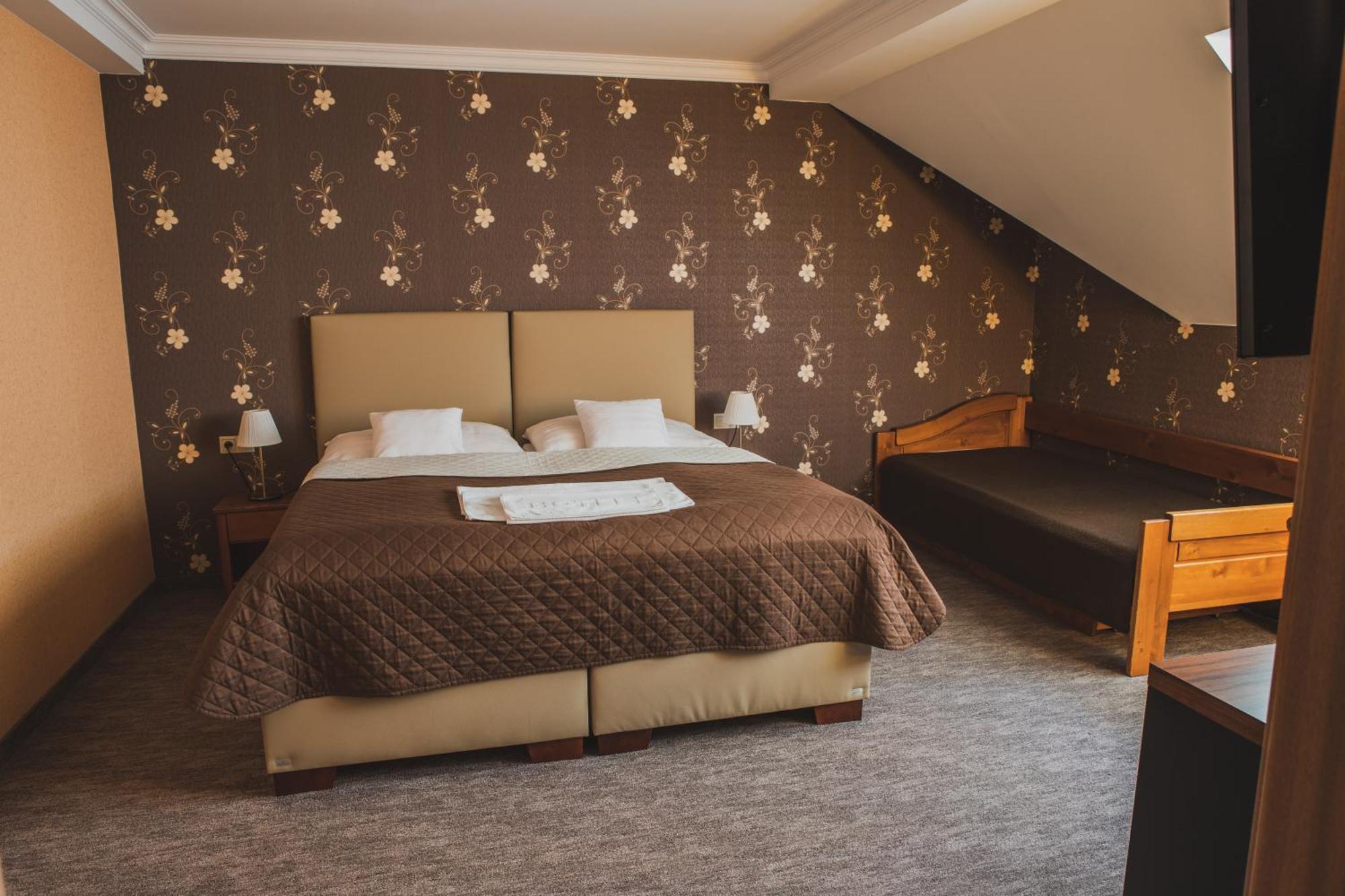Hotel Lipa ボイニツェ エクステリア 写真