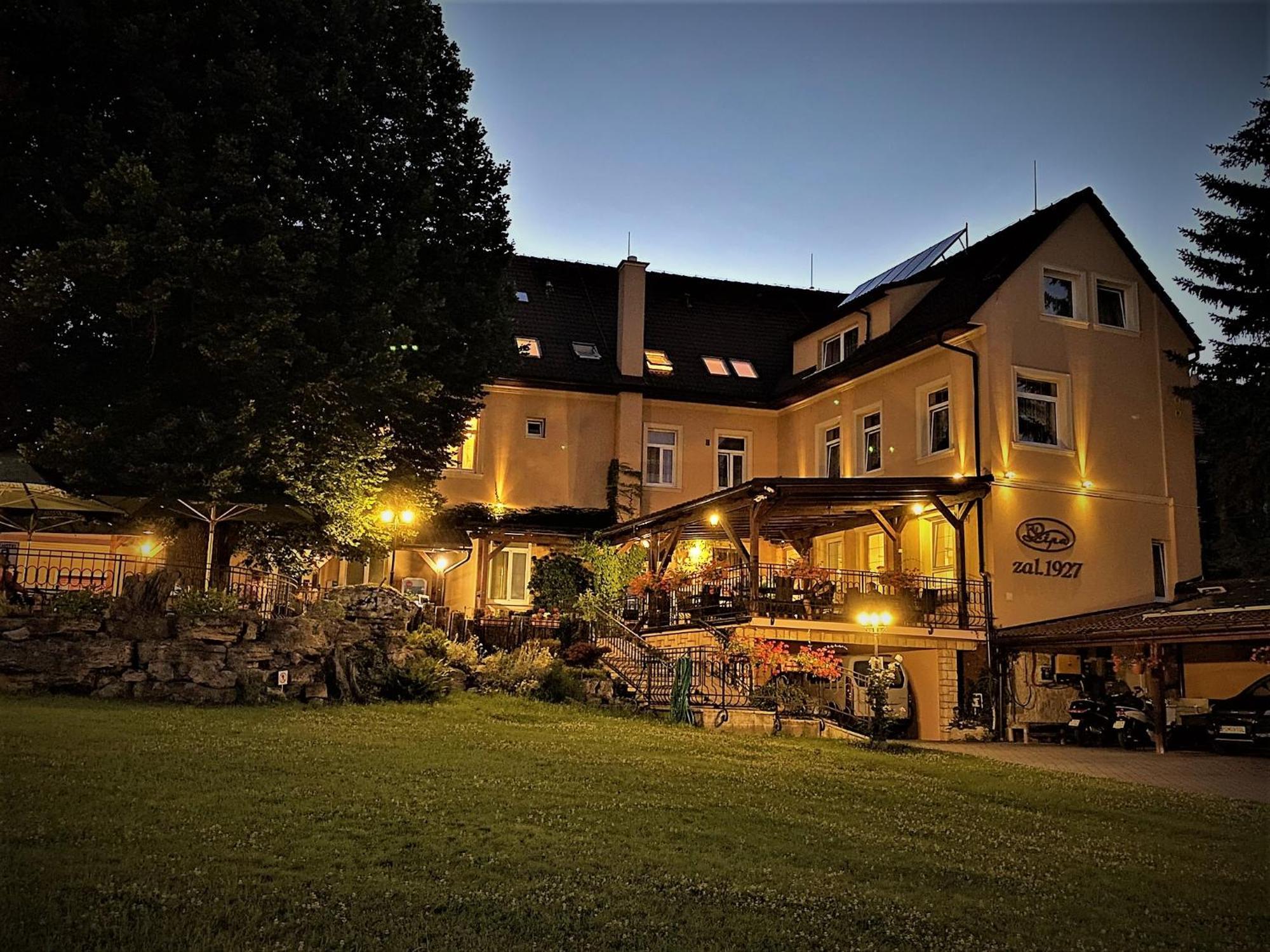 Hotel Lipa ボイニツェ エクステリア 写真