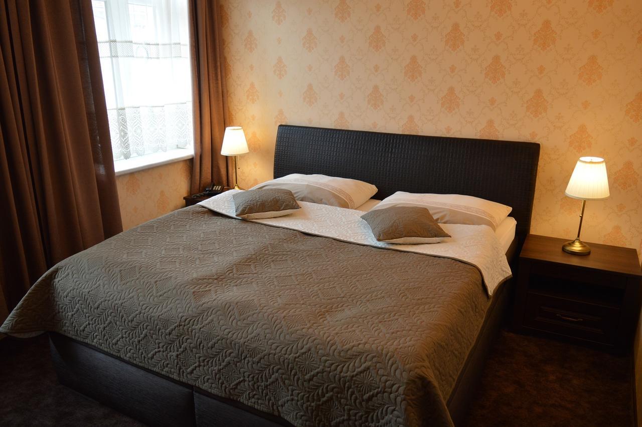 Hotel Lipa ボイニツェ エクステリア 写真