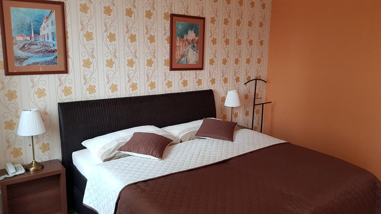 Hotel Lipa ボイニツェ エクステリア 写真